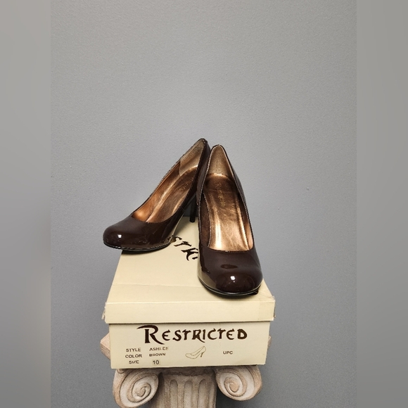 Restricted Shoes - NWT Elegant Patent Leather Brown Pumps 10